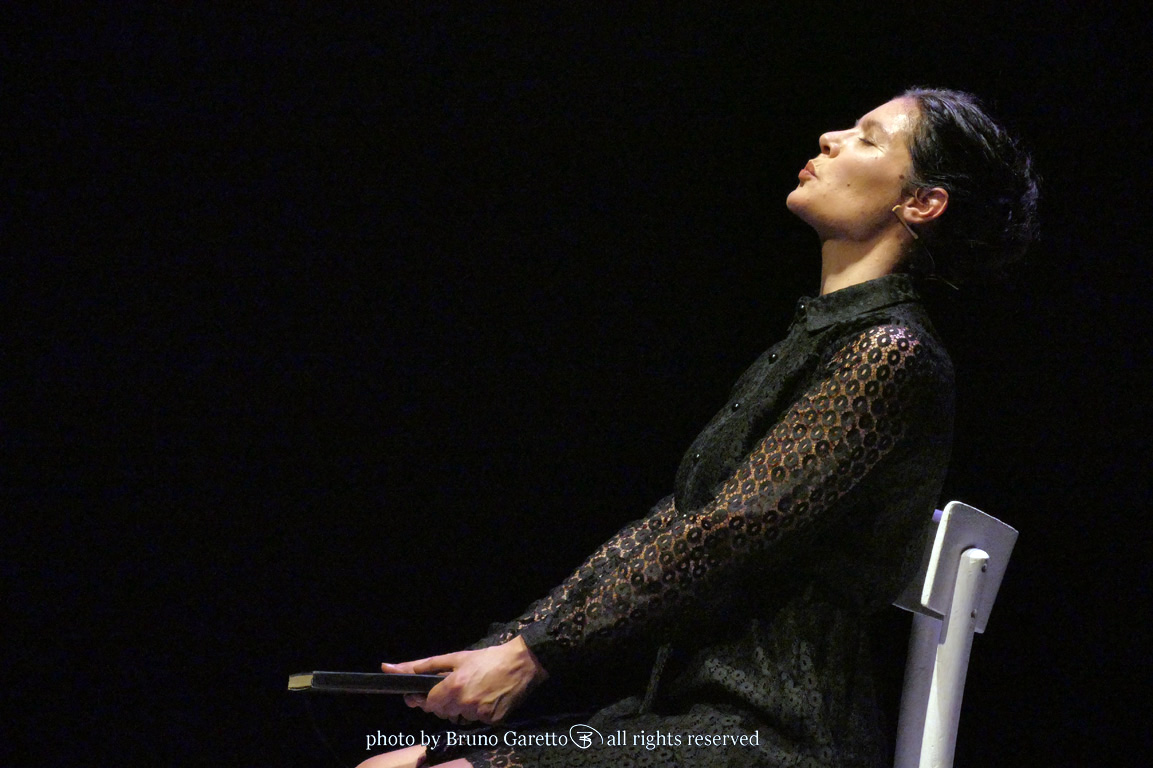 Fotografia di scena da SOIT GENTIL ET TIENS COURAGE/ L’albero di Anne #giovanidonnecoraggiose